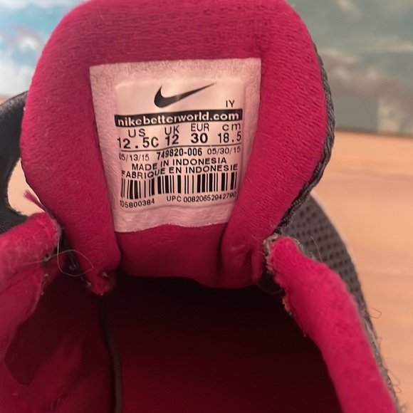 NIKE girl’s shoes pink gray Velcro size 12.5 EUC - Picture 7 of 12